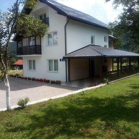 Apartments Paradise Licko Petrovo Selo Экстерьер фото