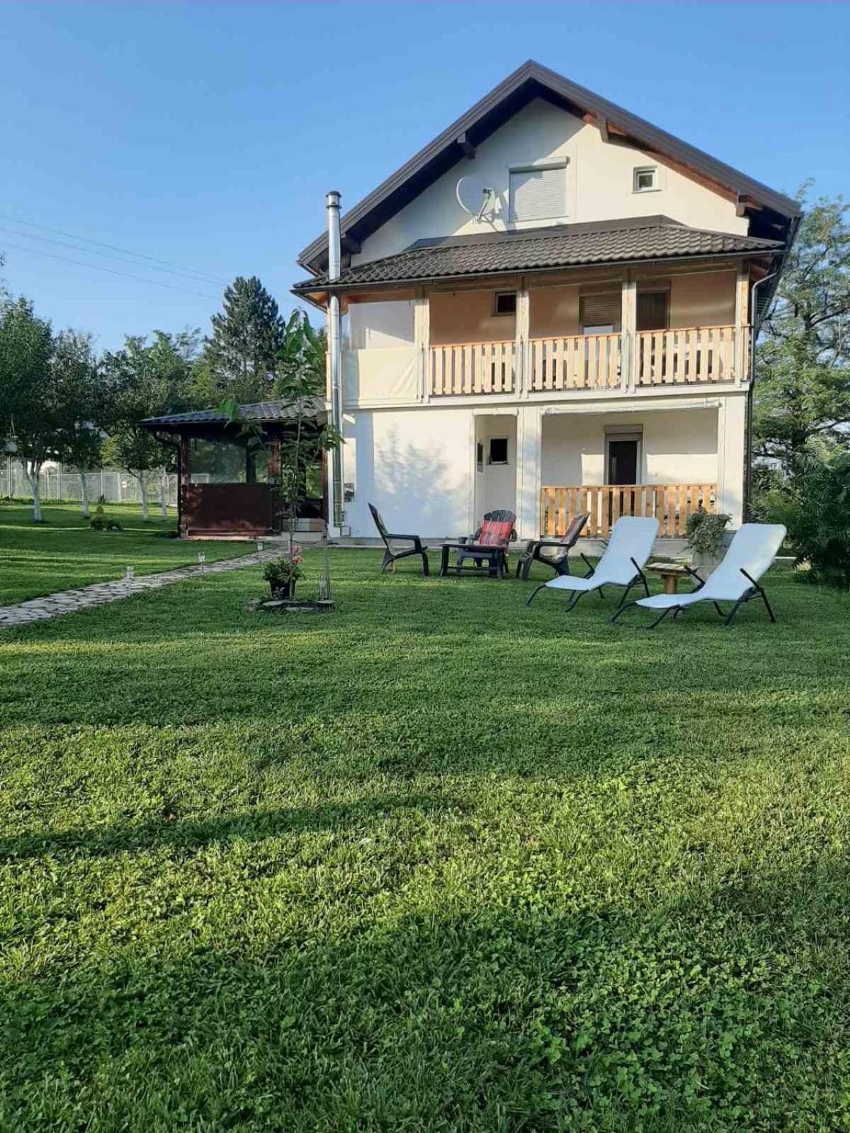 Apartments Paradise Licko Petrovo Selo Экстерьер фото