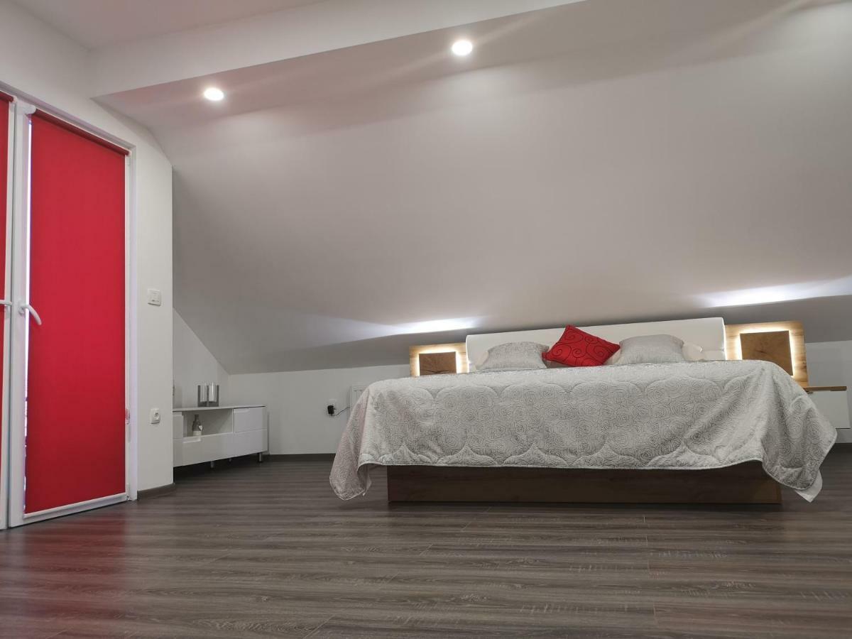 Apartments Paradise Licko Petrovo Selo Экстерьер фото