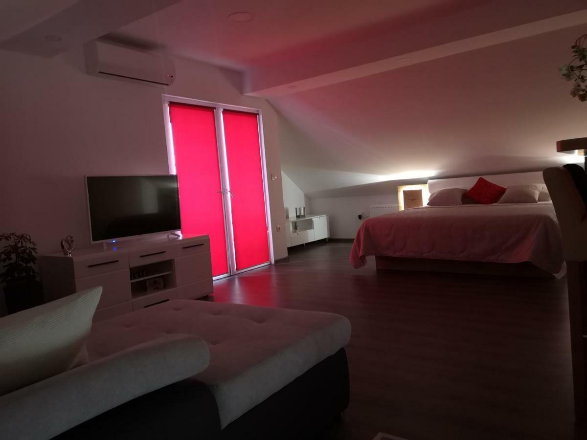 Apartments Paradise Licko Petrovo Selo Экстерьер фото